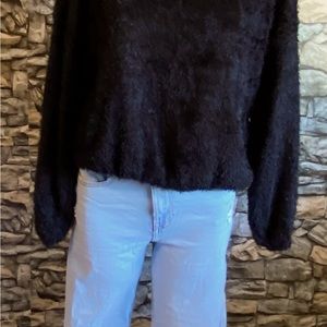 Jennifer Lopez black fur like sweater top very beautiful